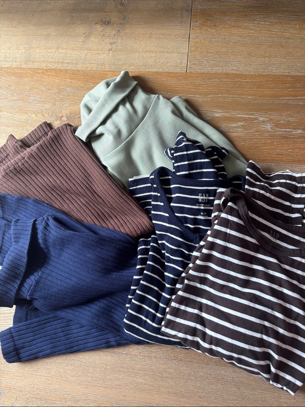 Women’s L-XL Long Sleeve Shirt Lot